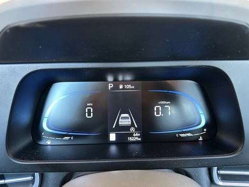 Used 2025 Hyundai Elantra SE image 23