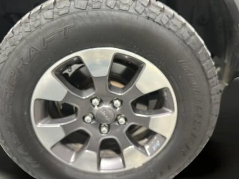 Used 2018 Jeep Wrangler Unlimited Sahara AWD/4WD image 34