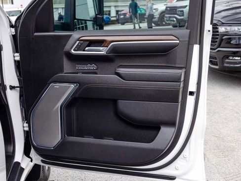 Used 2024 Chevrolet Silverado 1500 High Country w/ Technology Package image 12