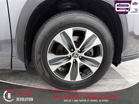 Used 2022 Toyota Highlander XLE image 12