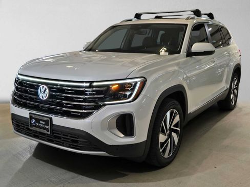 Used 2025 Volkswagen Atlas SEL AWD/4WD image 7