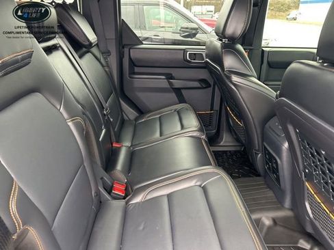Used 2024 Ford Bronco Badlands image 9