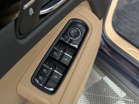 Certified 2023 Porsche Macan AWD/4WD image 27