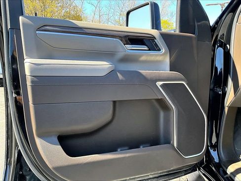 Used 2025 Chevrolet Silverado 2500 LT w/ Convenience Package AWD/4WD image 9