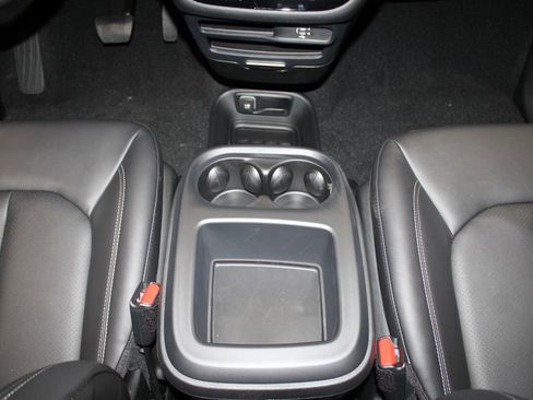 New 2026 Chrysler Pacifica Select w/ S Appearance Package image 19