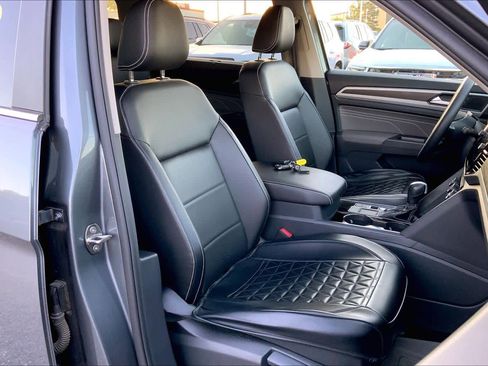 Used 2023 Volkswagen Atlas SE image 9