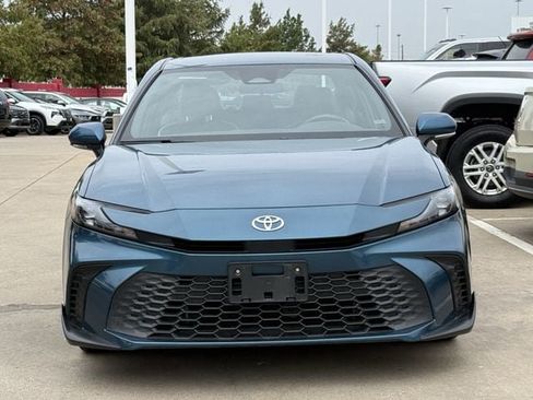 Used 2025 Toyota Camry SE FWD image 7