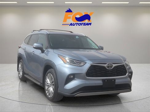 Used 2024 Toyota Highlander Platinum image 6