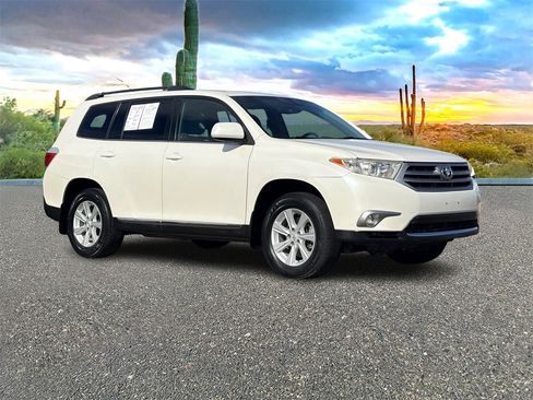 Used 2012 Toyota Highlander FWD image 2