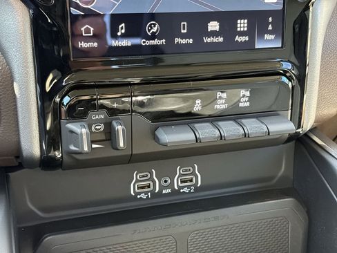 Used 2025 RAM 1500 Laramie AWD/4WD image 18