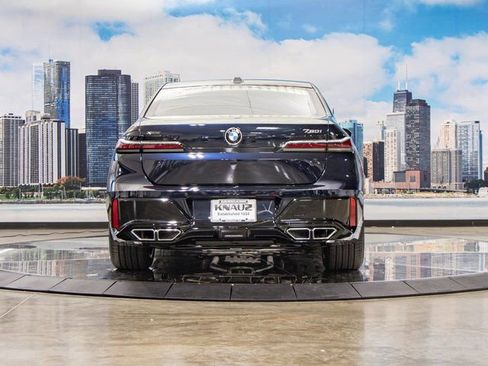 Used 2025 BMW 760i xDrive w/ Premium Package image 11