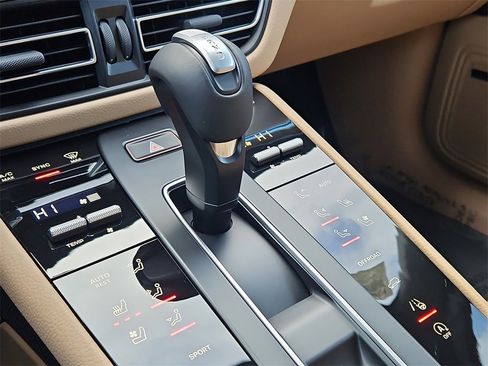 New 2026 Porsche Macan image 25