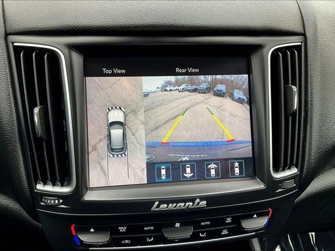 Used 2019 Maserati Levante image 14