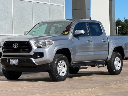 Certified 2017 Toyota Tacoma SR image 10