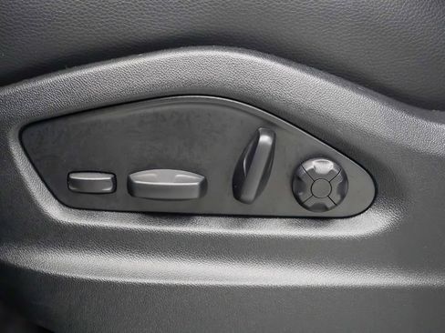 Certified 2025 Porsche Cayenne image 24