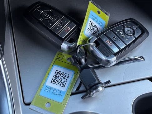 Used 2022 Ford Explorer Platinum w/ Equipment Group 601A image 39