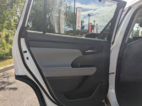 Certified 2025 Toyota Highlander XLE FWD image 24