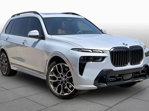 Used 2024 BMW X7 xDrive40i w/ M Sport Package AWD/4WD image 3