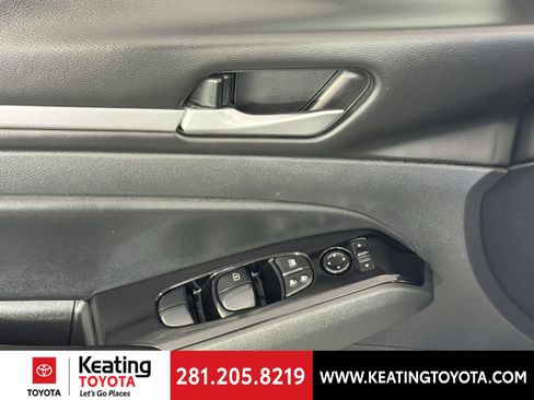 Used 2024 Nissan Altima 2.5 SR image 12