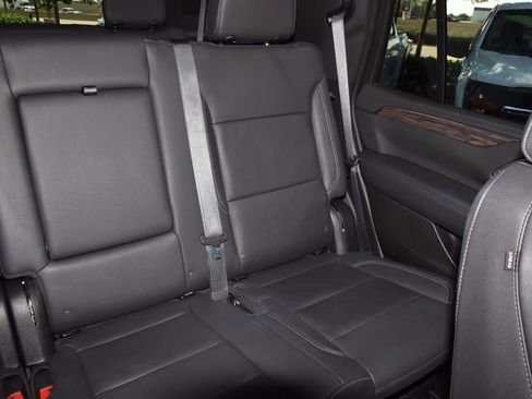Used 2022 Chevrolet Tahoe Z71 w/ Luxury Package AWD/4WD image 22