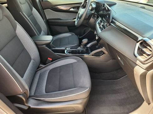 Used 2025 Chevrolet TrailBlazer LT AWD/4WD image 14