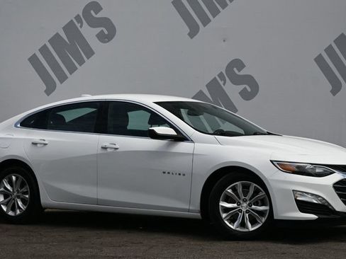 Used 2019 Chevrolet Malibu LT w/ Leather Package FWD image 3
