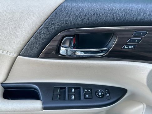 Used 2017 Honda Accord EX-L image 11