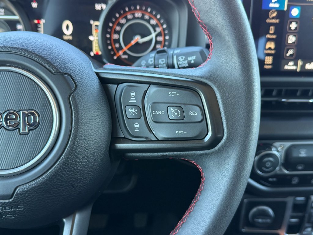 Used 2025 Jeep Wrangler Unlimited Rubicon AWD/4WD image 36