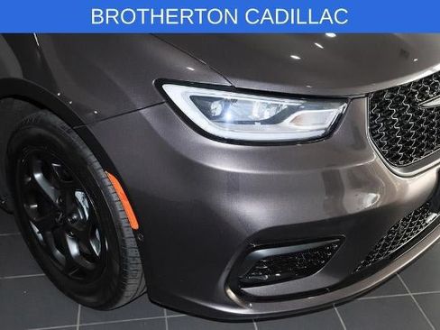 Used 2023 Chrysler Pacifica Limited w/ S Appearance Package FWD image 13