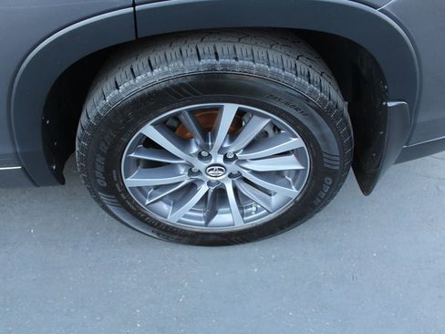 Used 2018 Toyota Highlander XLE image 14