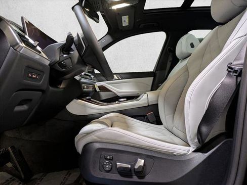 New 2026 BMW X5 xDrive50e image 4