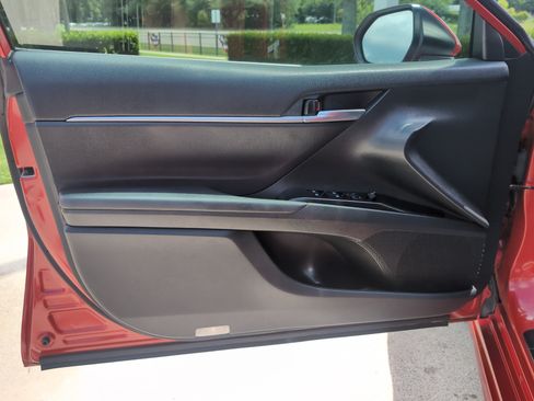 Used 2019 Toyota Camry SE FWD image 14