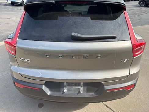 Used 2022 Volvo XC40 T5 R-Design w/ Advanced Package AWD/4WD image 7