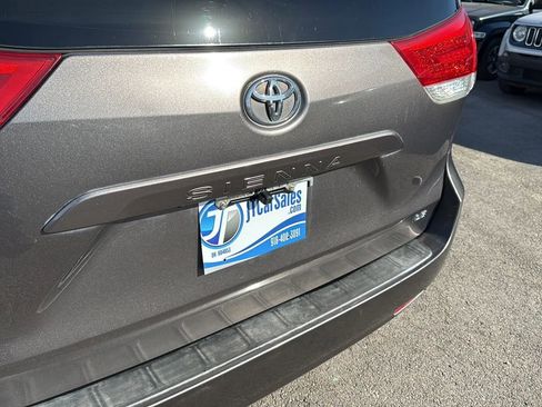 Used 2012 Toyota Sienna LE image 15
