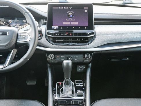 Used 2024 Jeep Compass Latitude image 14