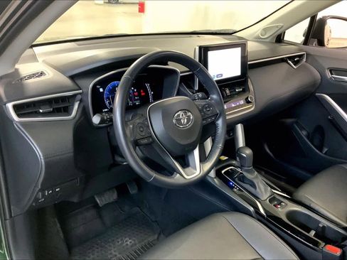 Used 2023 Toyota Corolla Cross XLE image 17