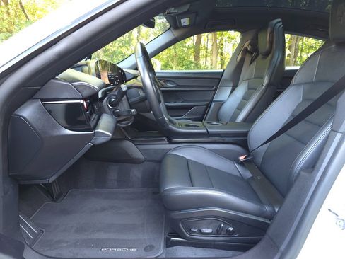 Used 2023 Porsche Taycan image 11