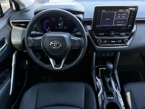 Used 2022 Toyota Corolla Cross XLE w/ Convenience Package FWD image 12