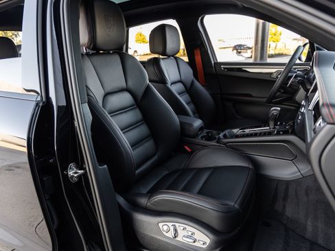 Certified 2026 Porsche Macan S AWD/4WD image 43