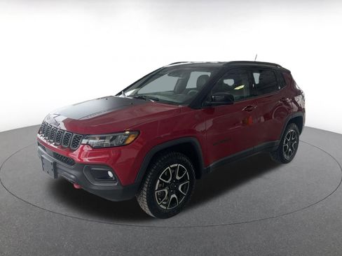 Used 2025 Jeep Compass Trailhawk image 6