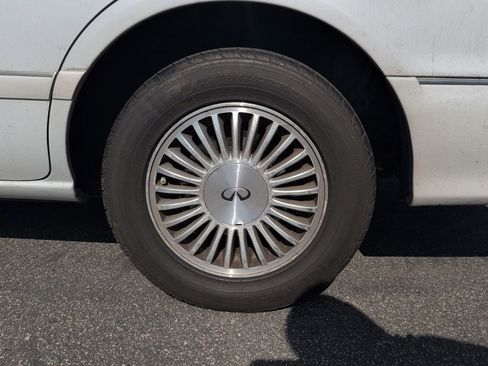 Used 1997 INFINITI I30 FWD image 10