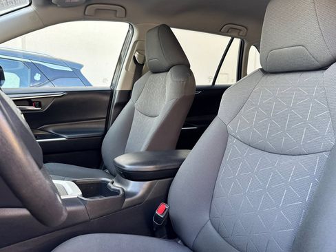 Used 2022 Toyota RAV4 XLE image 22