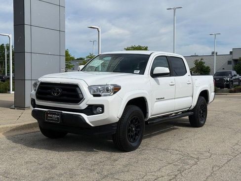 Used 2022 Toyota Tacoma SR5 AWD/4WD image 7