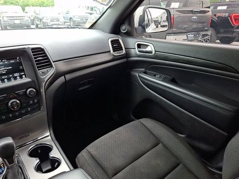 Used 2019 Jeep Grand Cherokee Laredo AWD/4WD image 21
