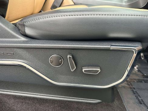 Used 2022 Ford F150 Lariat w/ Equipment Group 502A High image 26