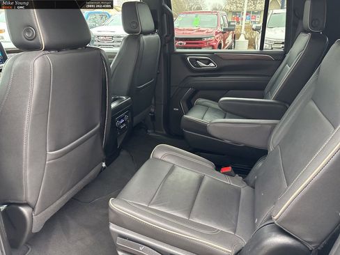 Used 2023 Chevrolet Suburban Premier image 12