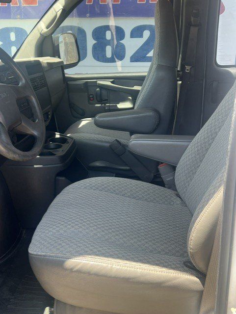 Used 2006 GMC Savana 2500 Passenger RWD image 8
