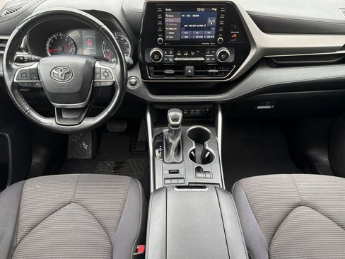 Used 2022 Toyota Highlander LE image 12