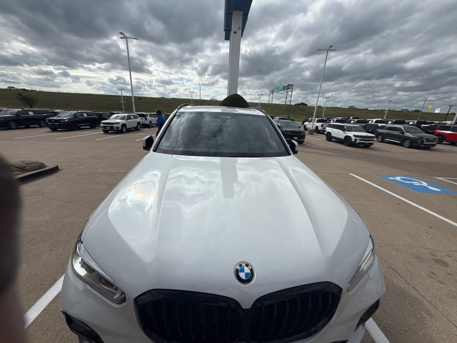Used 2023 BMW X5 xDrive40i w/ Executive Package AWD/4WD image 2