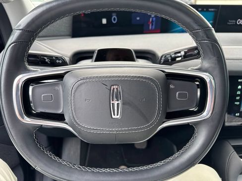 Used 2025 Lincoln Navigator L Reserve AWD/4WD image 17
